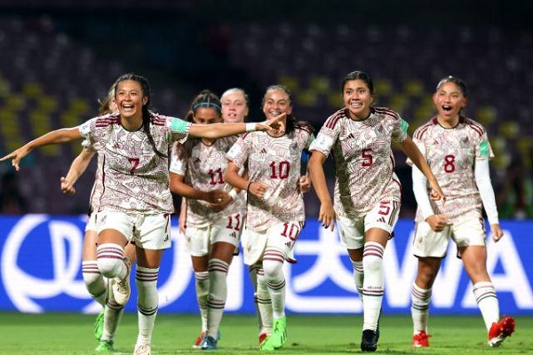 女足世界杯！哥伦比亚女足与牙买加女足上半场战成0-0胶着局面