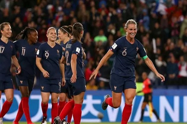法国女足以4-0击败摩洛哥女足，轻松世界杯晋级1/8决赛