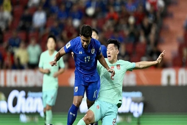 国足世预赛2-1击败泰国，国足拿下世预赛首胜